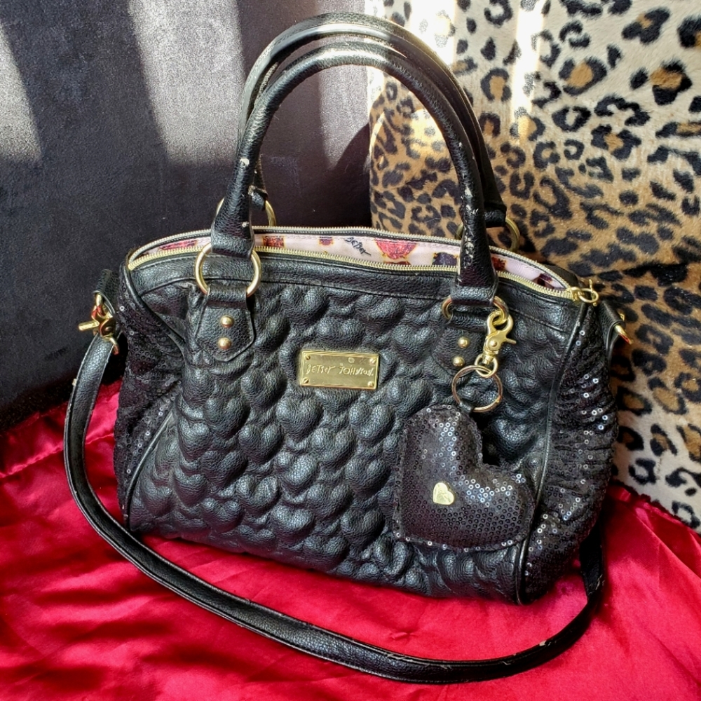 Betsey Johnson med size quilted heart purse